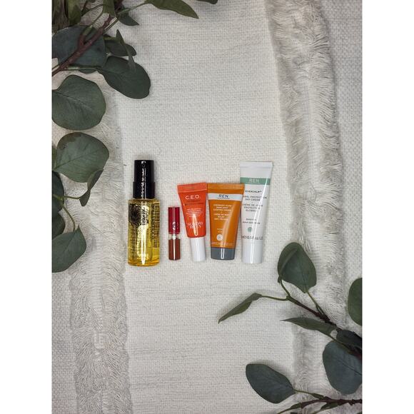 Deluxe Beauty Set Featuring REN and Sunday Riley - Picture 1 of 16